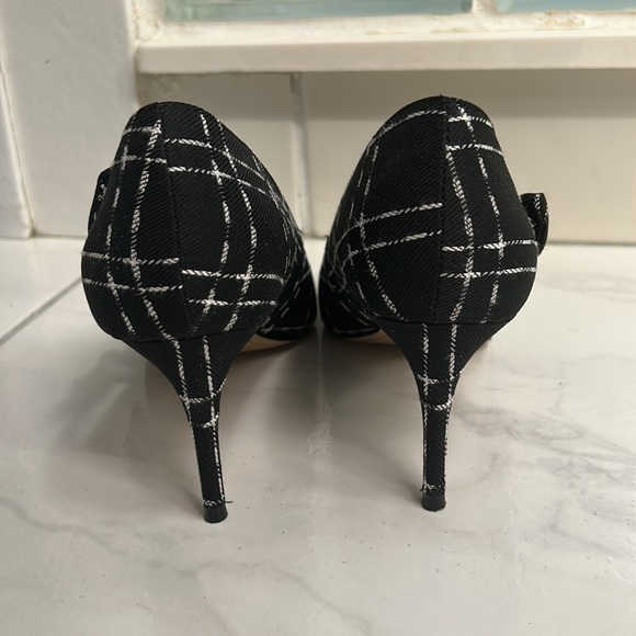 Peep toe heels, black & white, size 8 1/2 - Picture 5 of 11